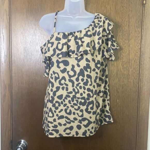Leopard Ruffle Top - Picture 1 of 10